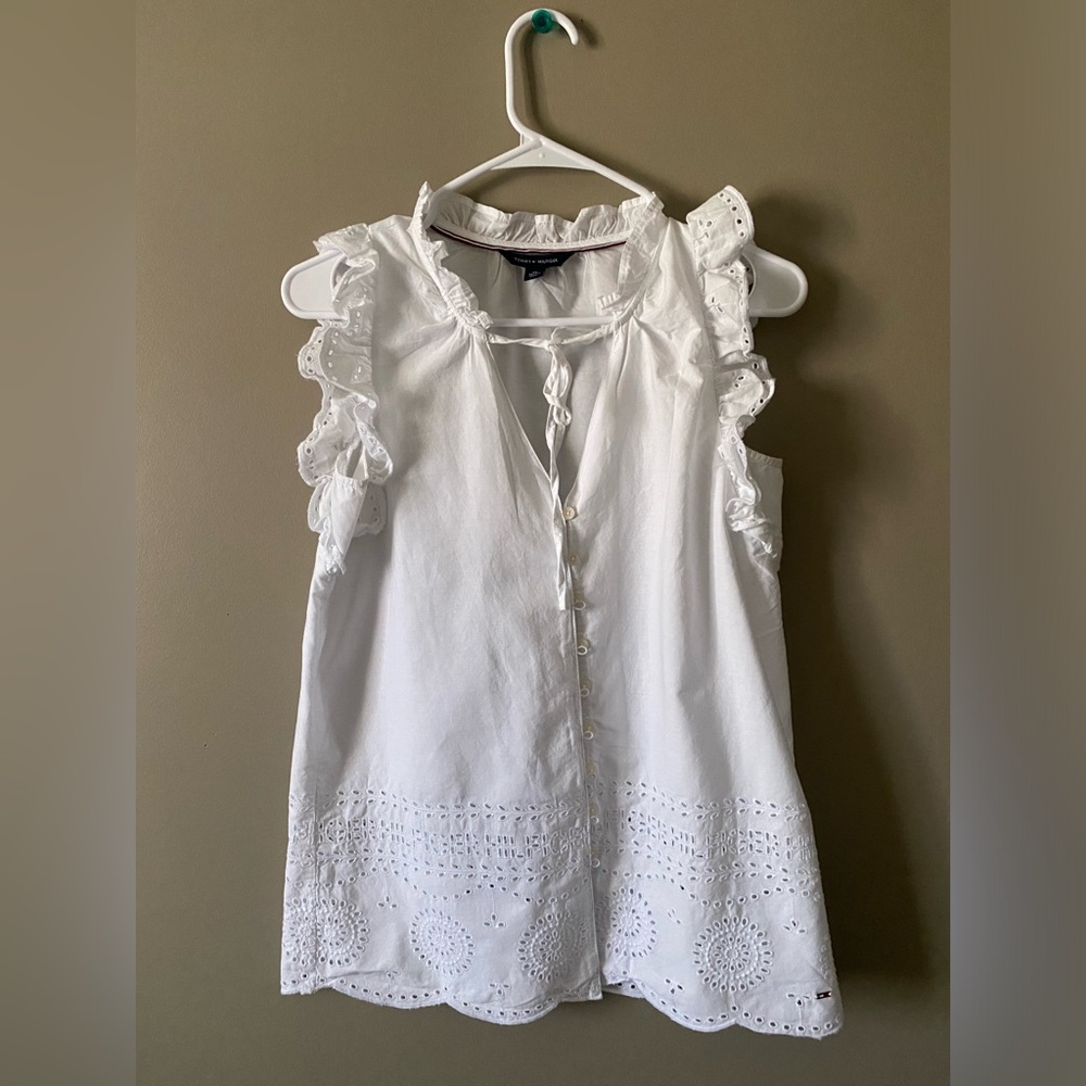 Vintage Tommy Hilfiger White Button-Up Top with Signature Trim (XS/S)